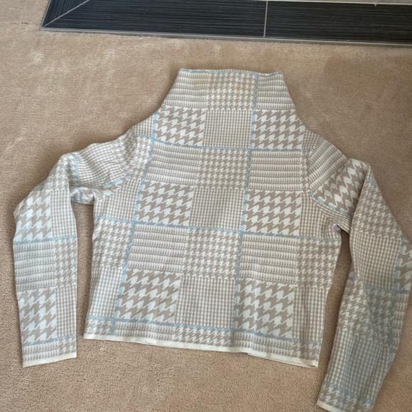 Club Monaco cropped sweater - Picture 2 of 2